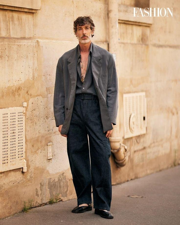 Relaxed tailoring με φαρδύ σακάκι και τζιν, 2020s